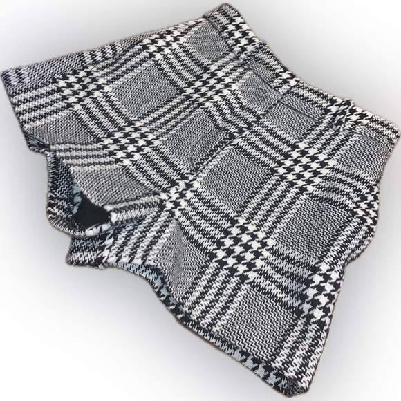 NWT Tweed Houndstooth Plaid High Waist Coquette Dress Shorts Black White H&M 2 - Picture 2 of 14